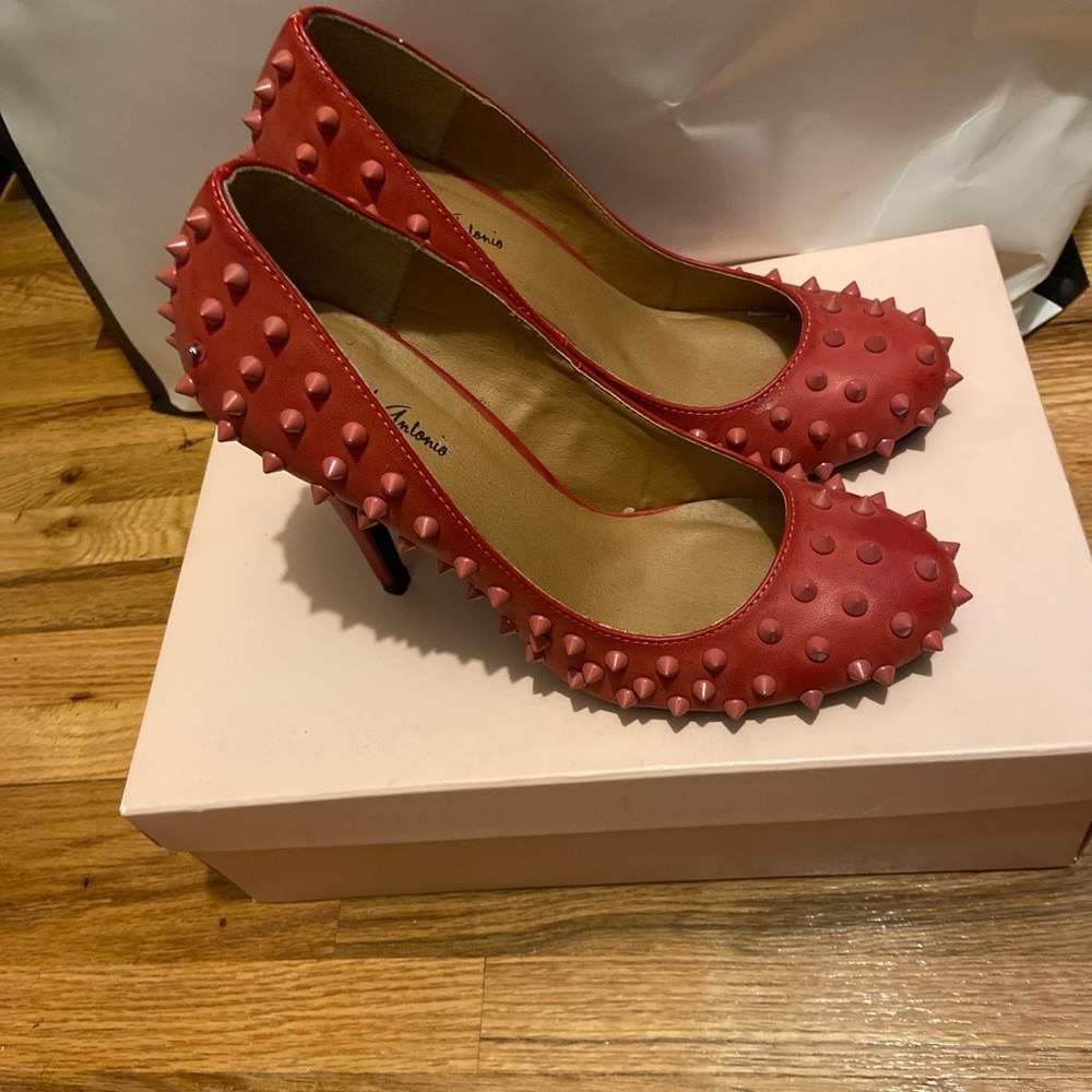 Michael Antonio. Size 7.5. Peach Heels with Spikes.